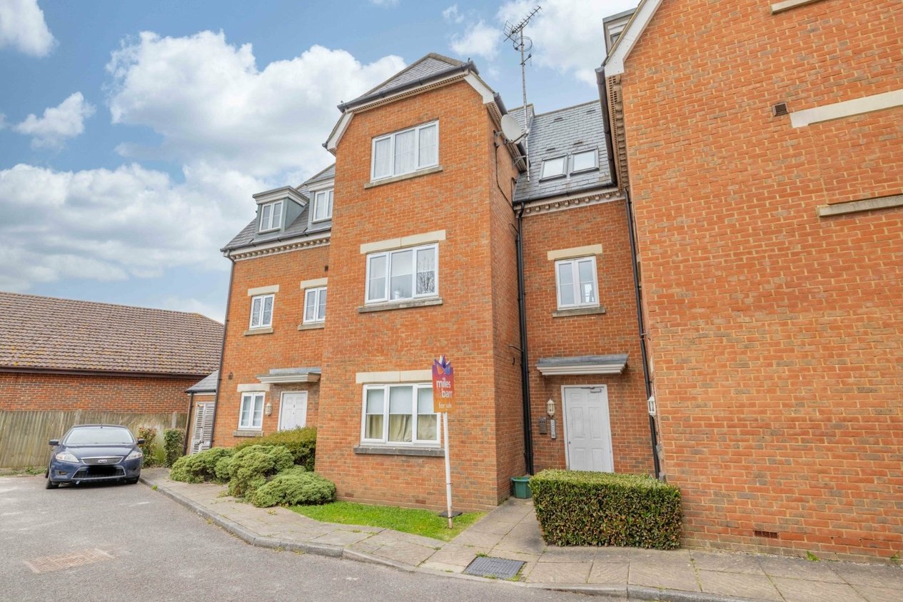 Properties For Sale in Sullivan Close Canterbury