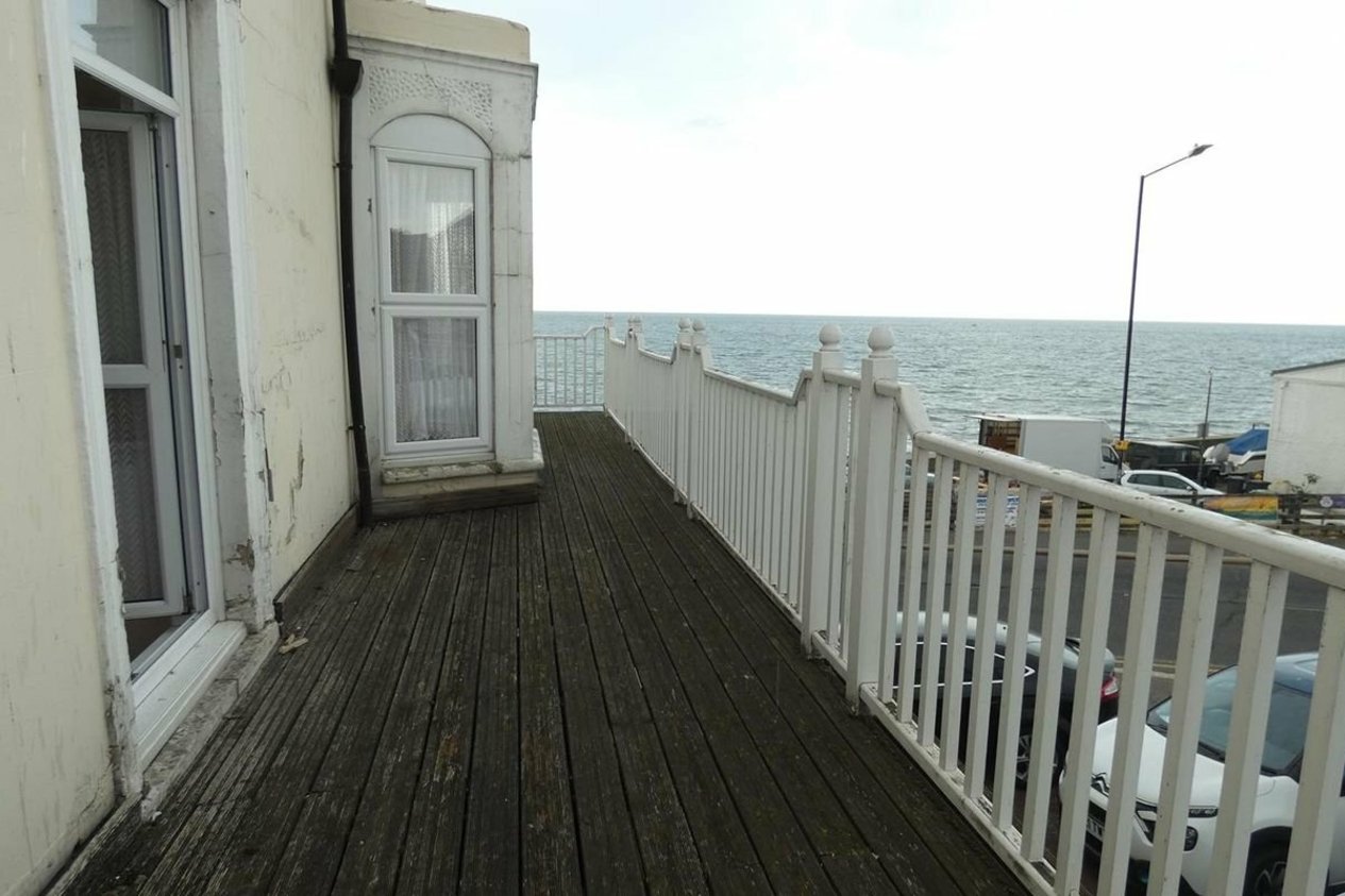 Properties For Sale in Sunny Mead Court 4 Central Parade