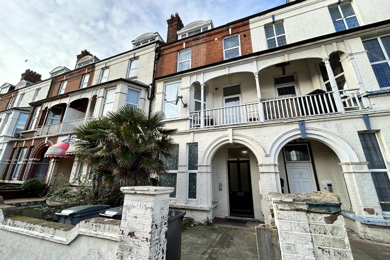 Properties Under Offer in Surrey Road 