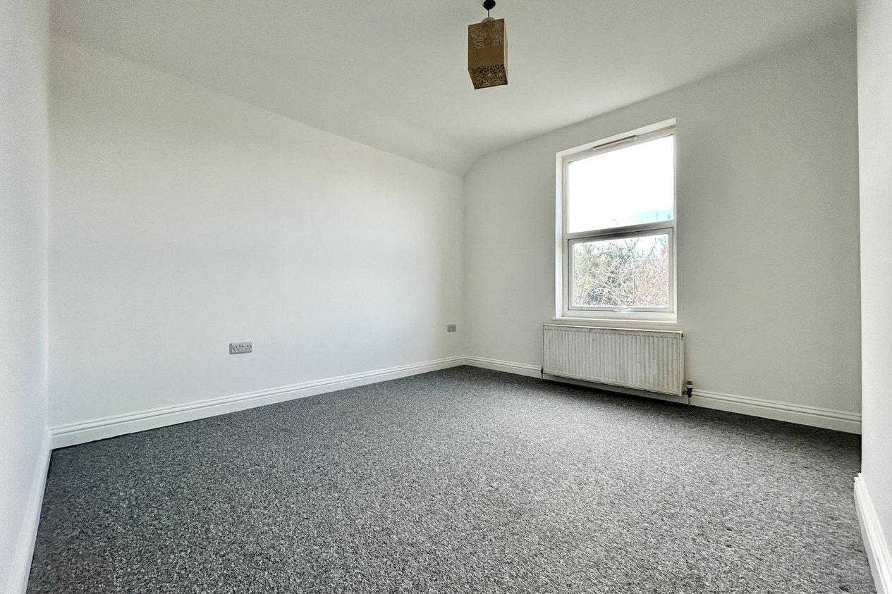 Properties Under Offer in Surrey Road 
