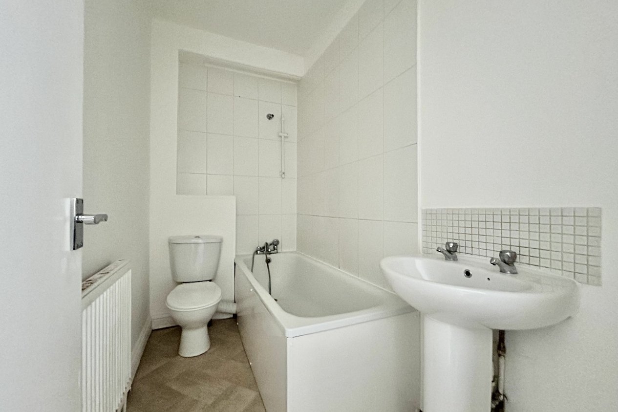 Properties Under Offer in Surrey Road 
