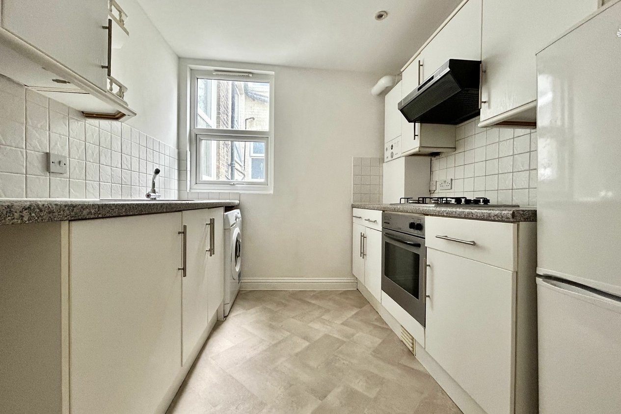 Properties Under Offer in Surrey Road 
