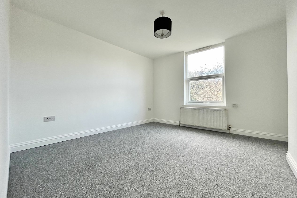 Properties Under Offer in Surrey Road 