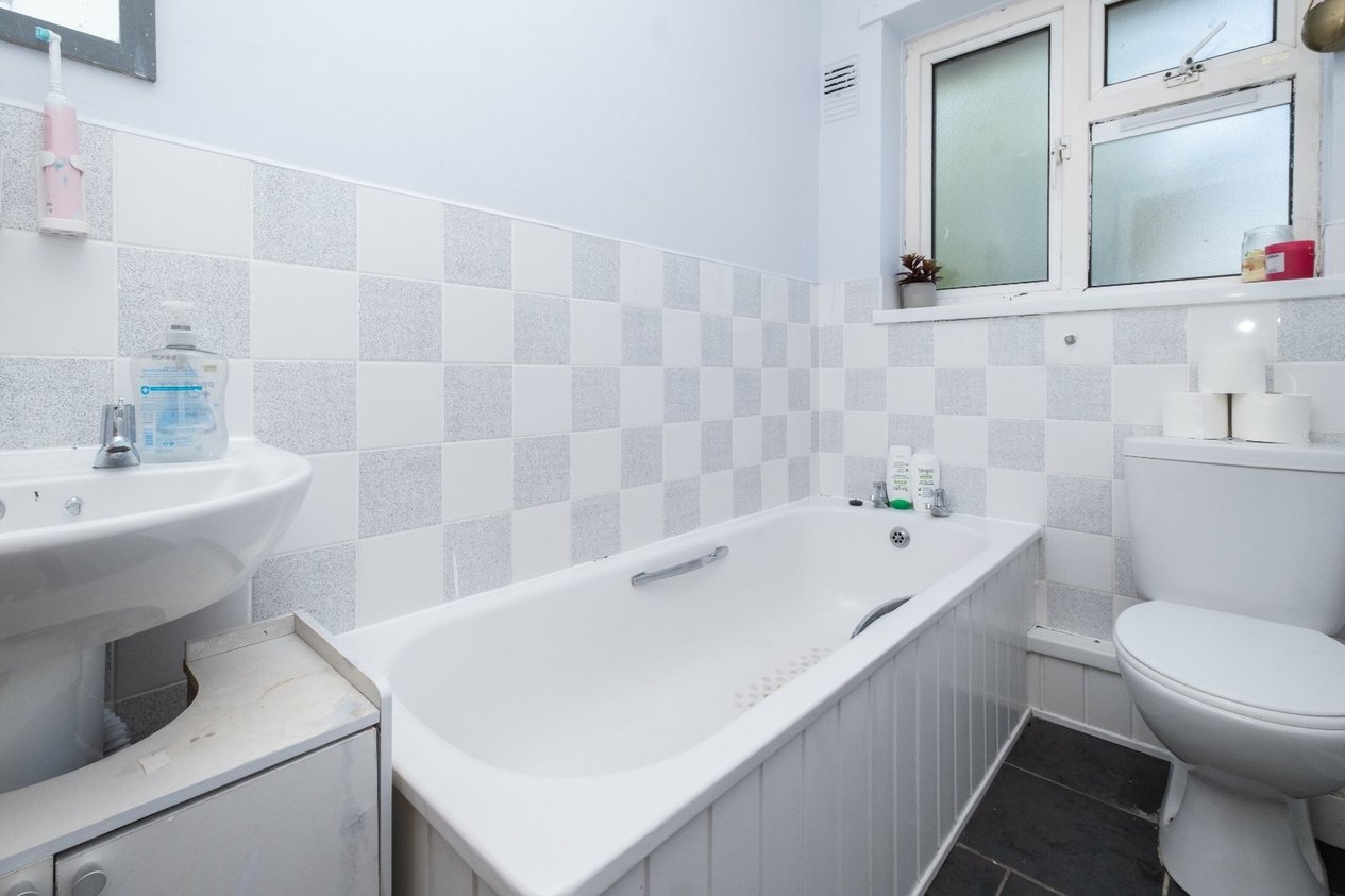 Properties For Sale in Sutherland Close Hythe