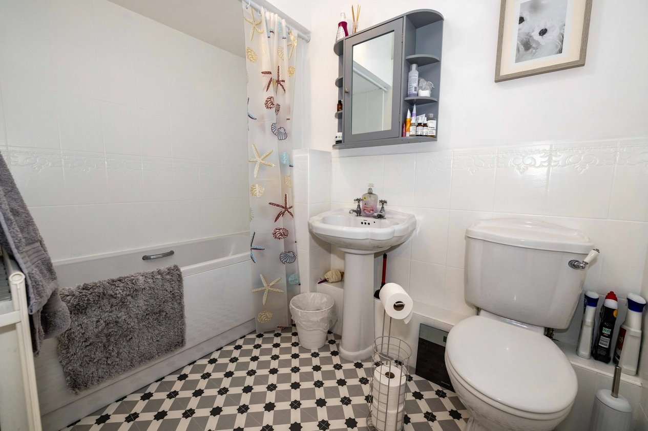 Properties Sold Subject To Contract in Swallow Court  Herne Common