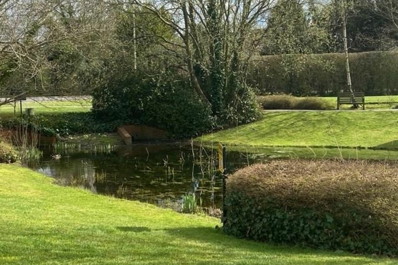 Properties Sold Subject To Contract in Swallow Court  Herne Common