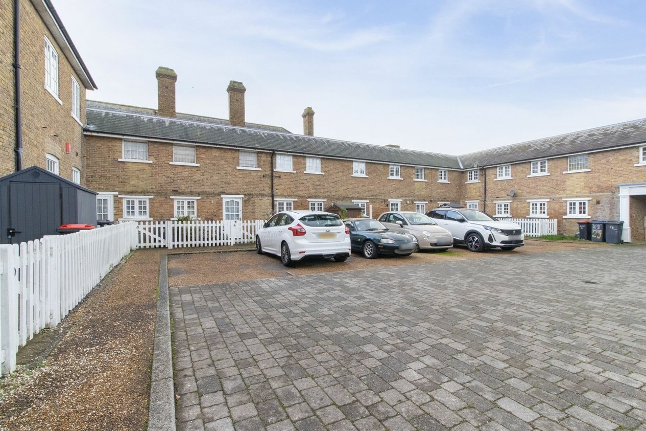 Properties Sold Subject To Contract in Swallow Court  Herne Common