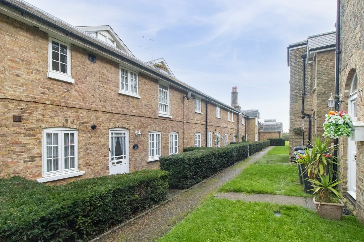 Properties Sold Subject To Contract in Swallow Court  Herne Common