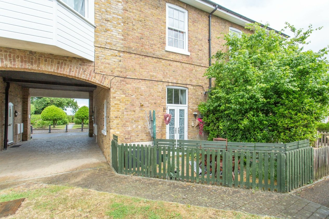 Properties For Sale in Swallow Court Herne Common