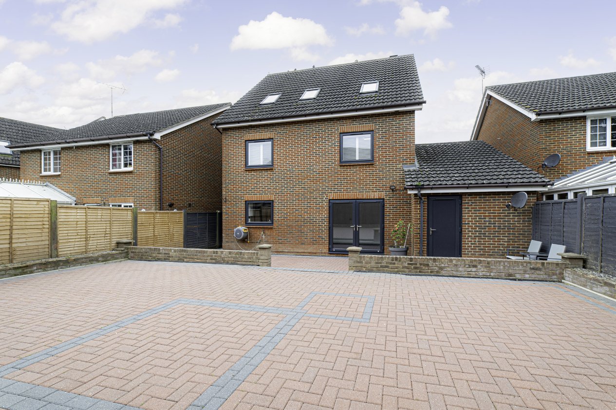 Properties Under Offer in Sweet Bay Crescent Ashford