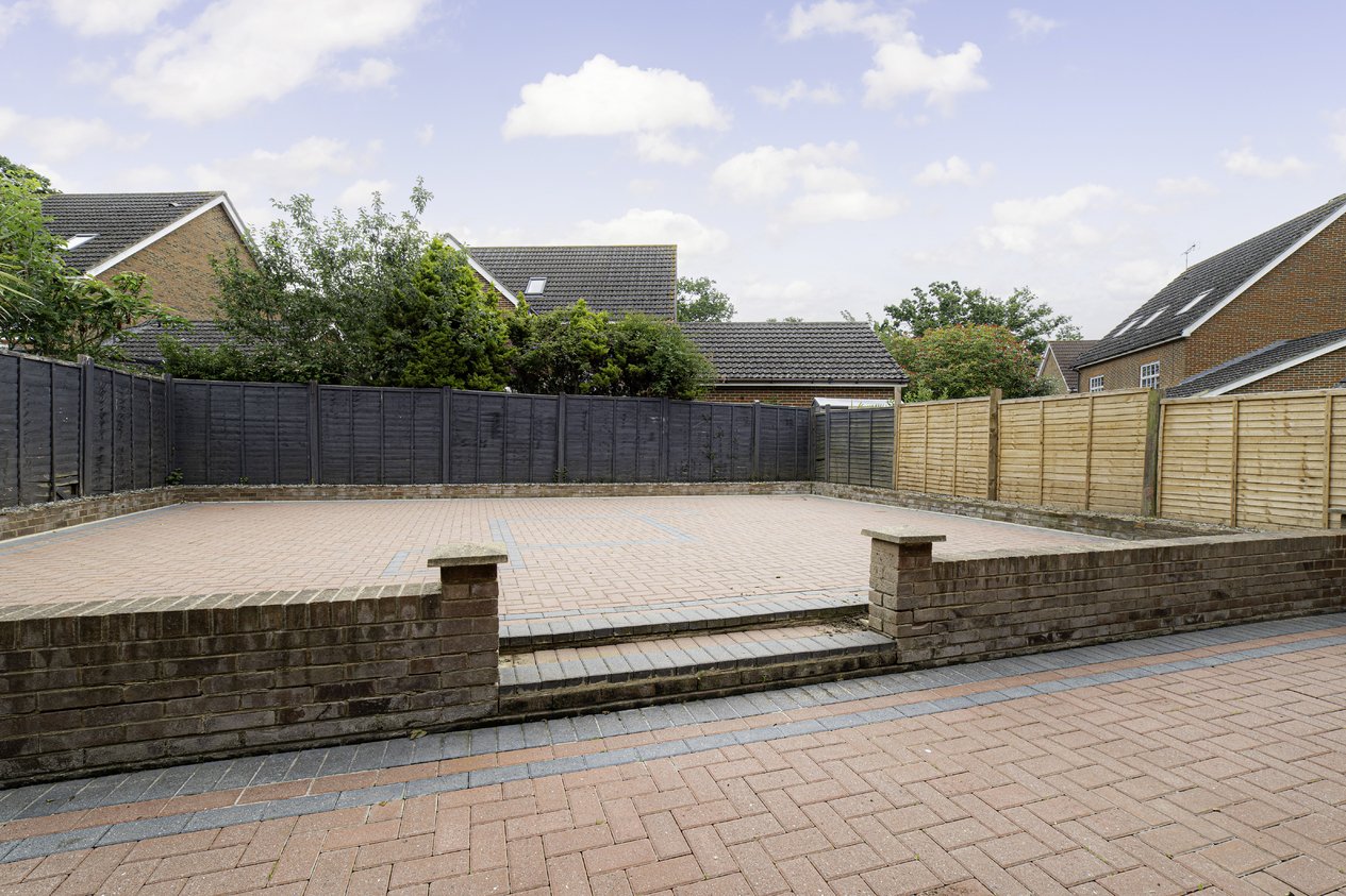 Properties Under Offer in Sweet Bay Crescent Ashford