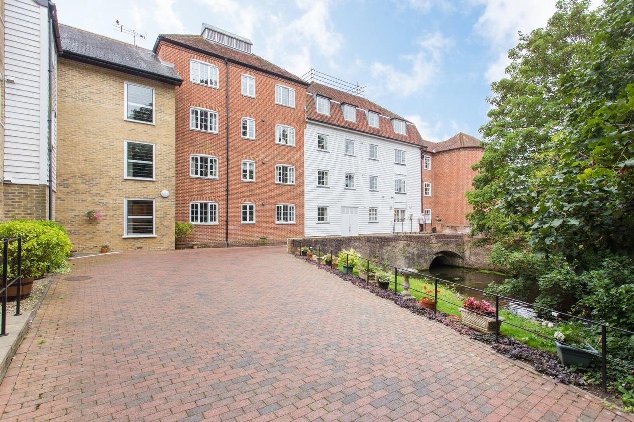 Properties Sold Subject To Contract in The Causeway  Deans Mill Court The Causeway