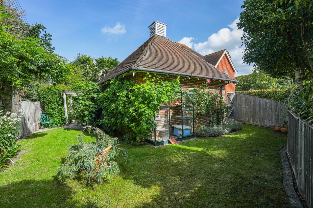 Properties For Sale in The Chantry  Headcorn