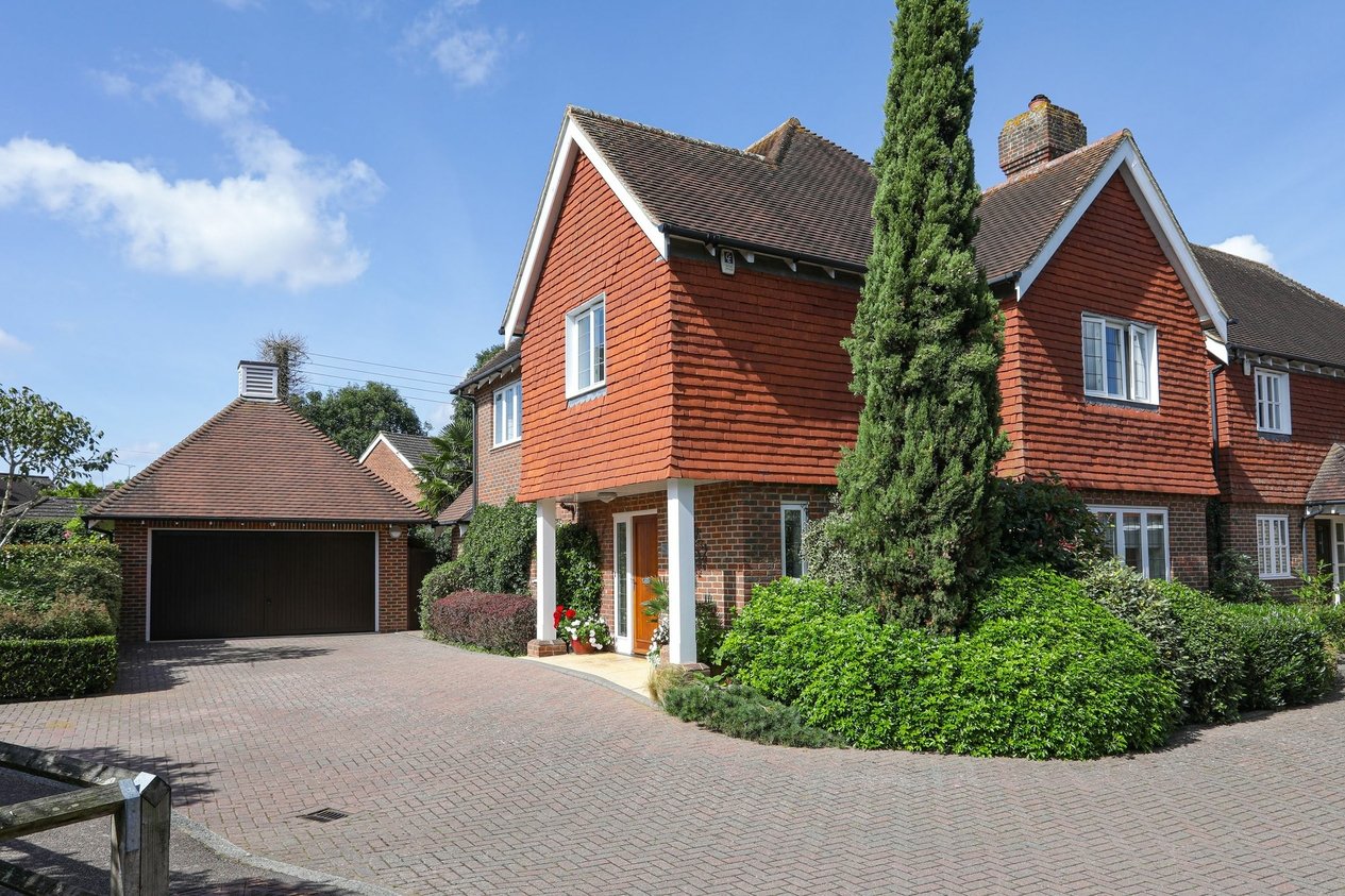 Properties For Sale in The Chantry  Headcorn