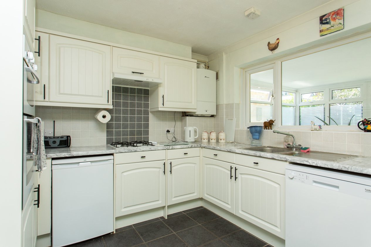 Properties Under Offer in The Close Lydden