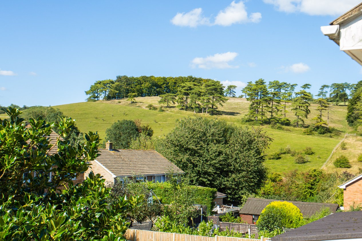 Properties Under Offer in The Close Lydden