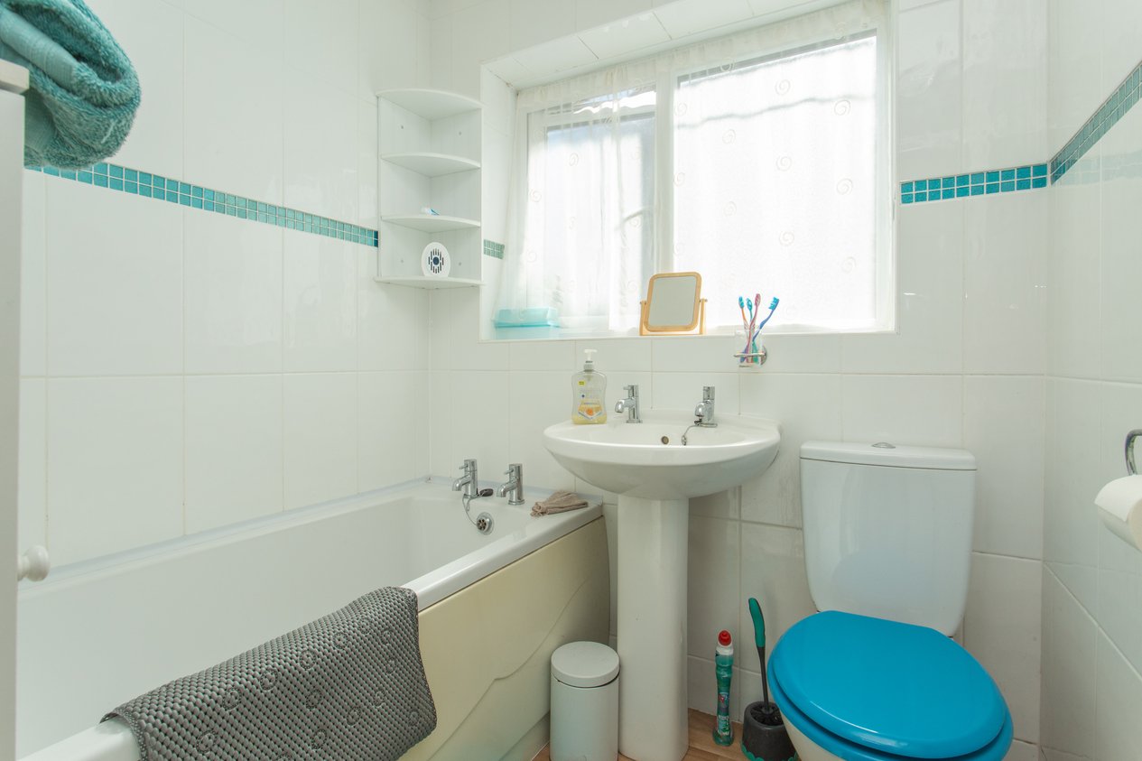 Properties Under Offer in The Close Lydden