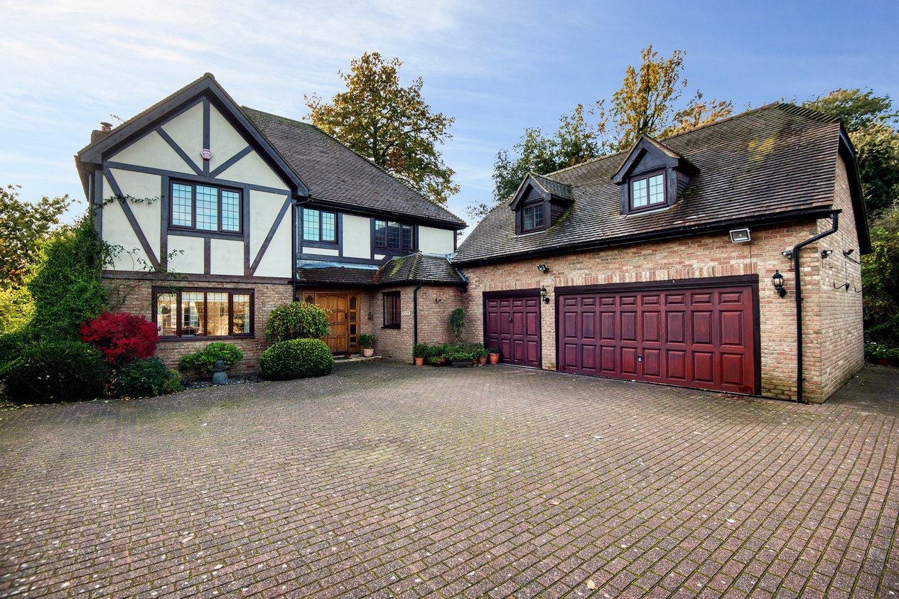 House Detached for sale in The Cricketers,Broadstairs Miles & Barr