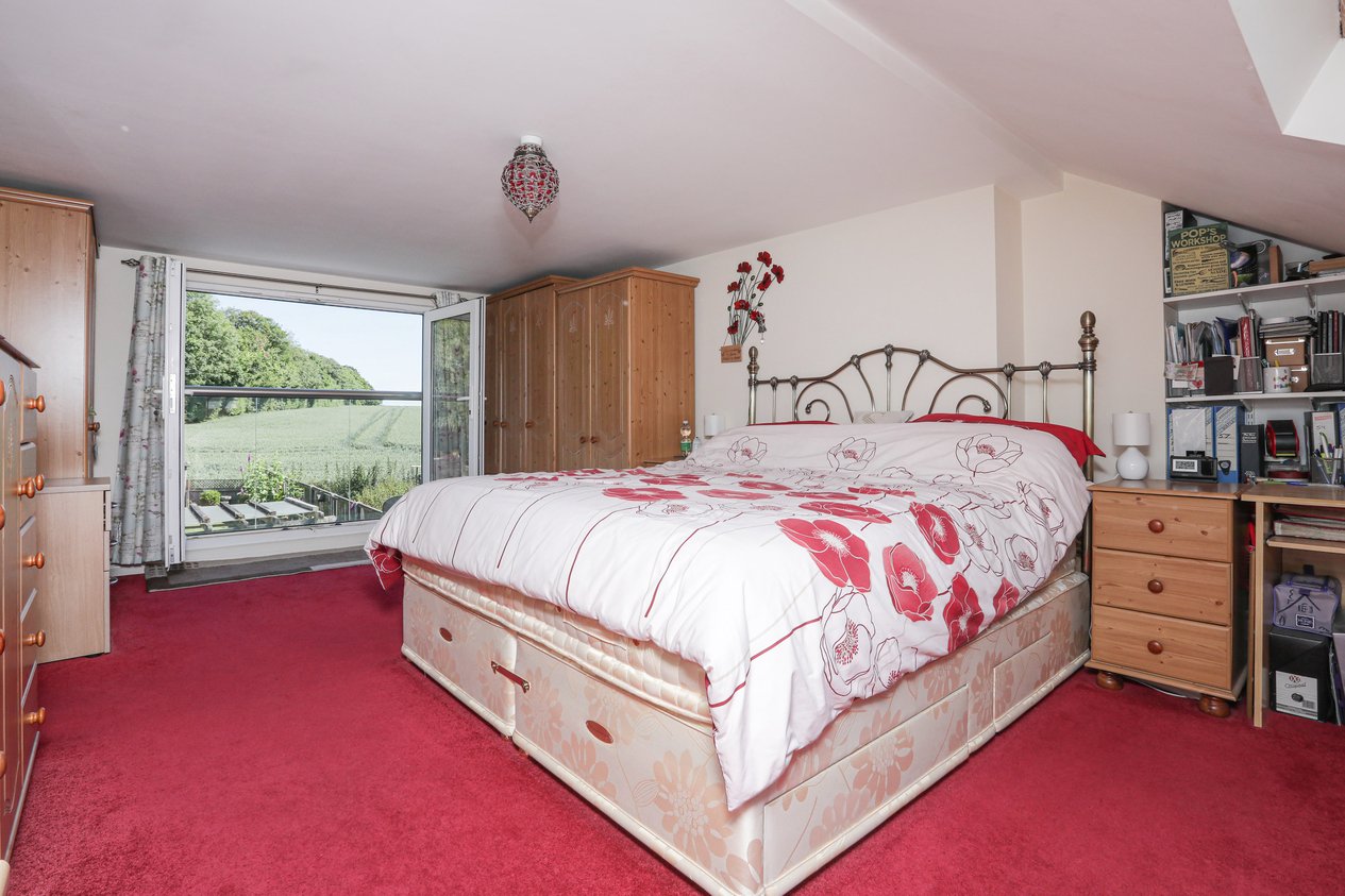 Properties Under Offer in The Foreland Canterbury
