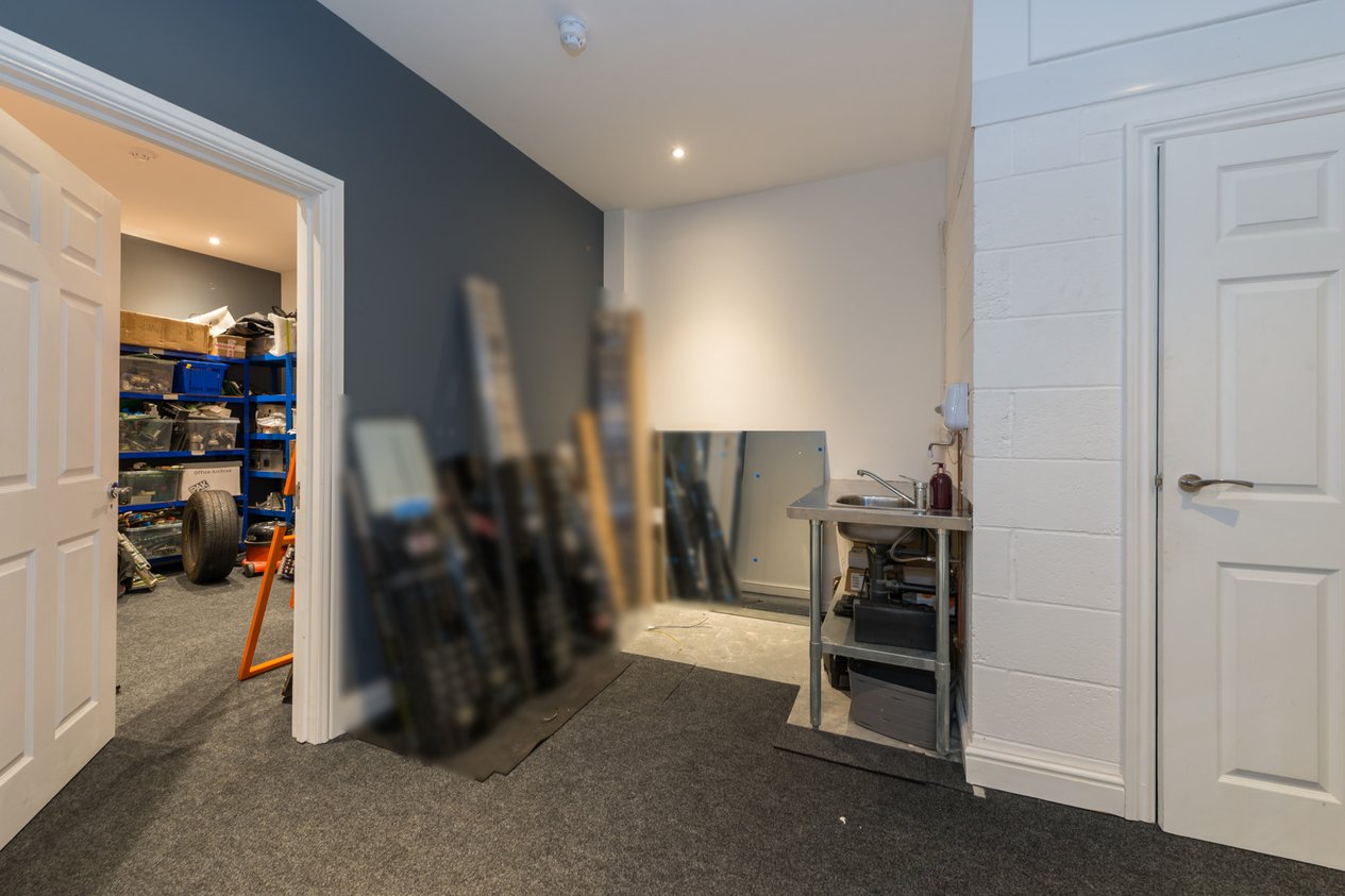 Properties Under Offer in The Oaks Manston