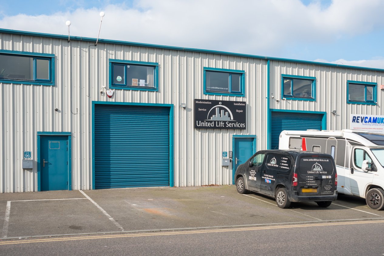Properties Under Offer in The Oaks Manston
