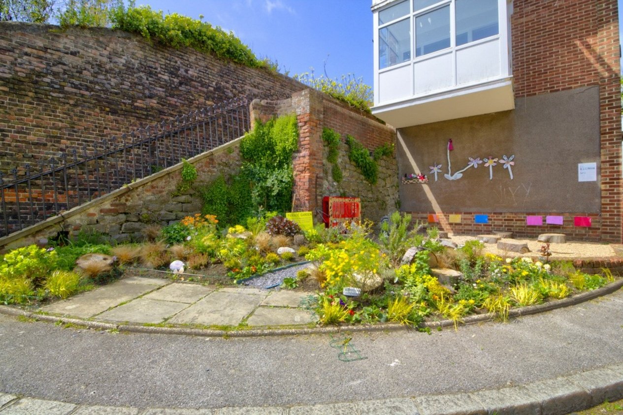 Properties Under Offer in The Parade Folkestone