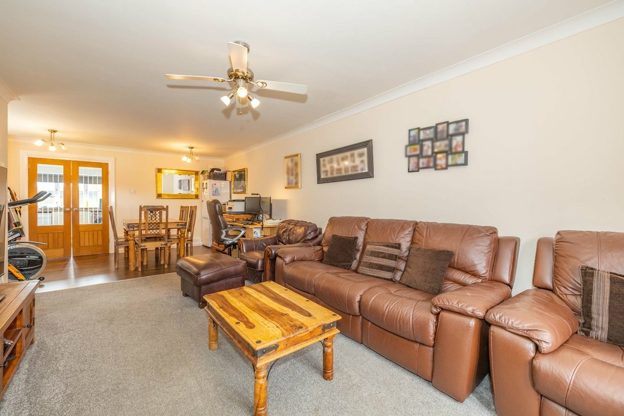 Properties For Sale in The Spinney Ashford