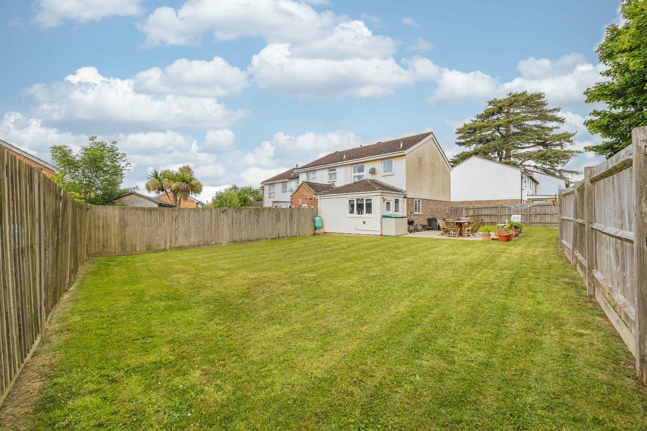 Properties For Sale in The Spinney Ashford