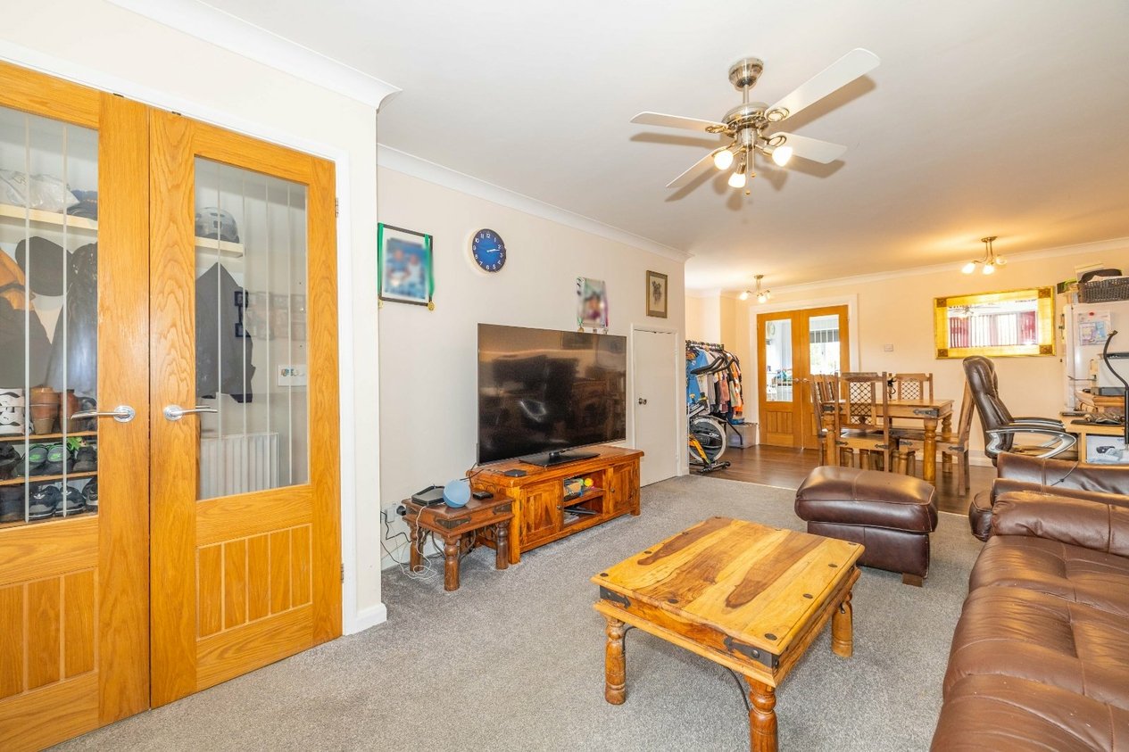 Properties For Sale in The Spinney Ashford