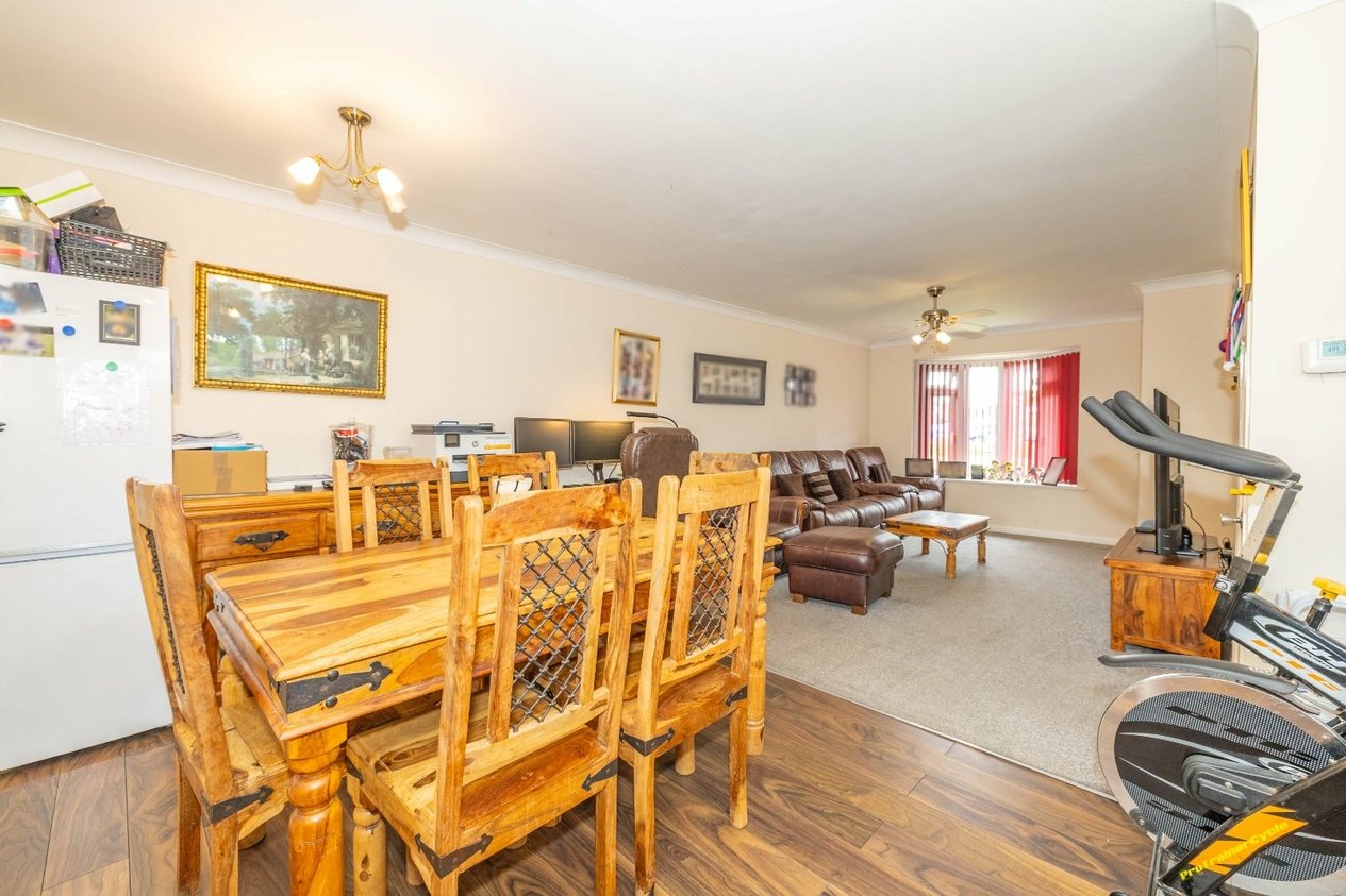 Properties For Sale in The Spinney Ashford