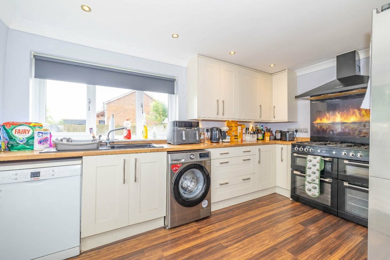 Properties For Sale in The Spinney Ashford