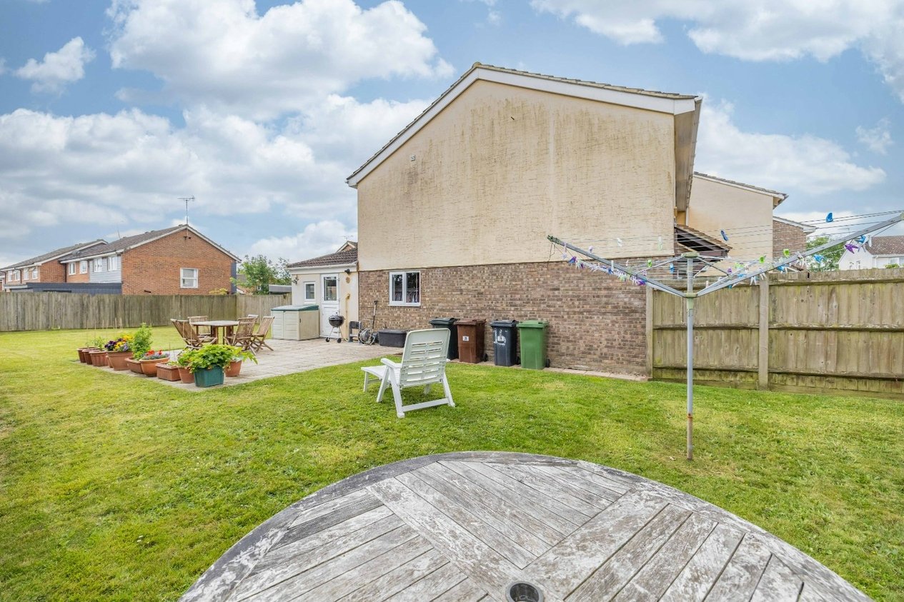 Properties For Sale in The Spinney Ashford