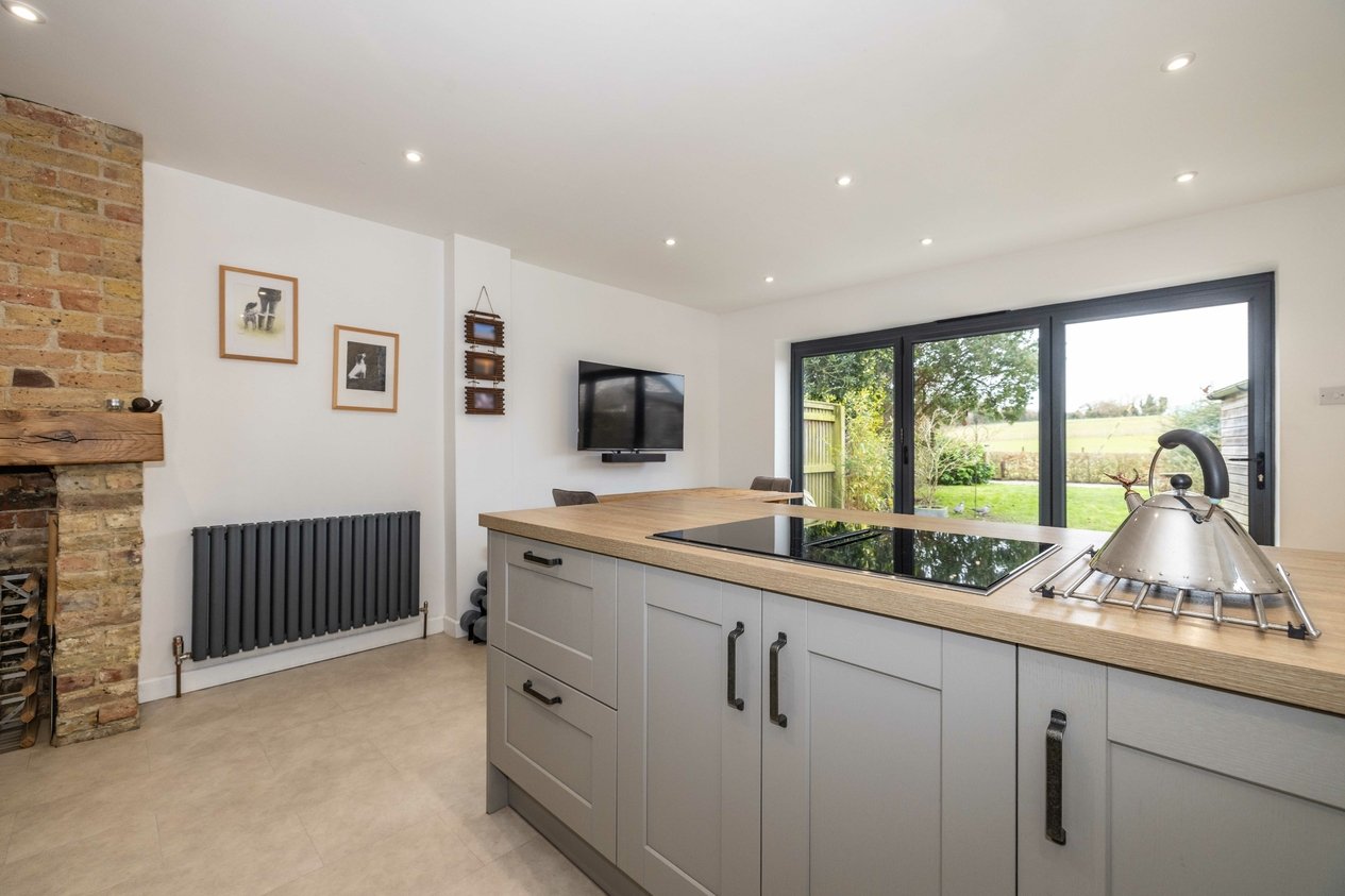Properties Under Offer in The Street Adisham