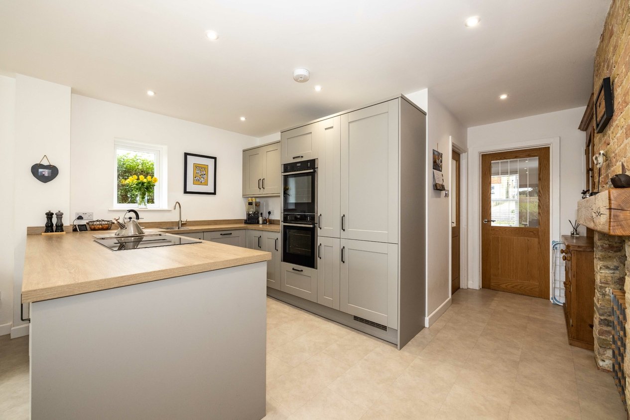 Properties Under Offer in The Street Adisham