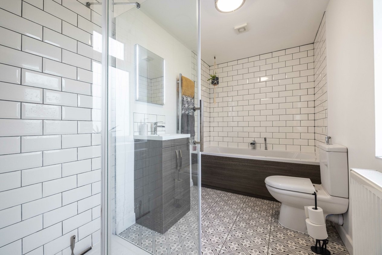 Properties Under Offer in The Street Adisham