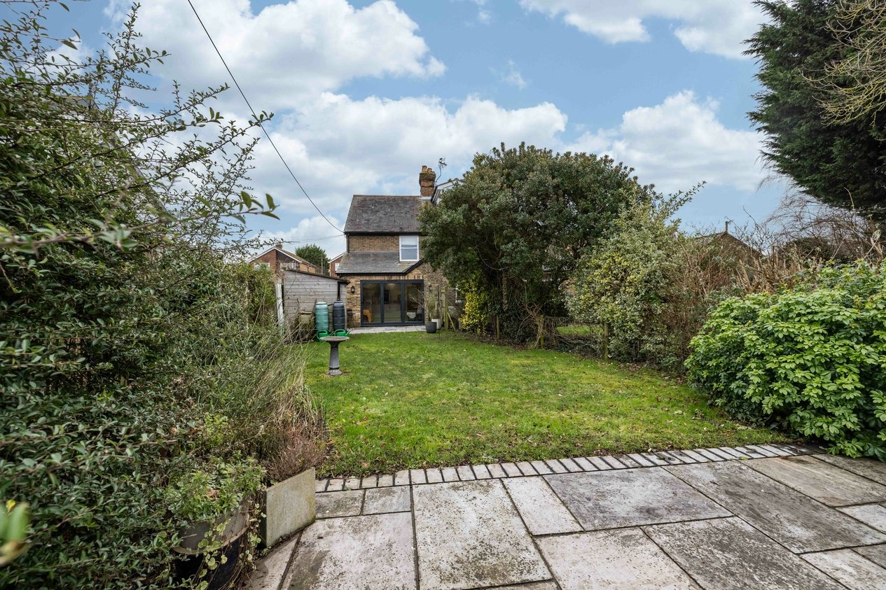 Properties Under Offer in The Street Adisham