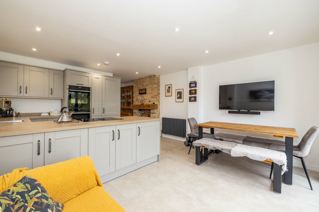 Properties Under Offer in The Street Adisham