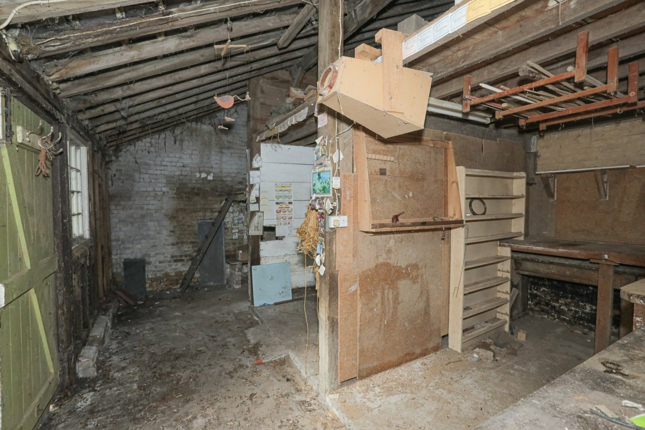 Properties For Sale in The Street Deal