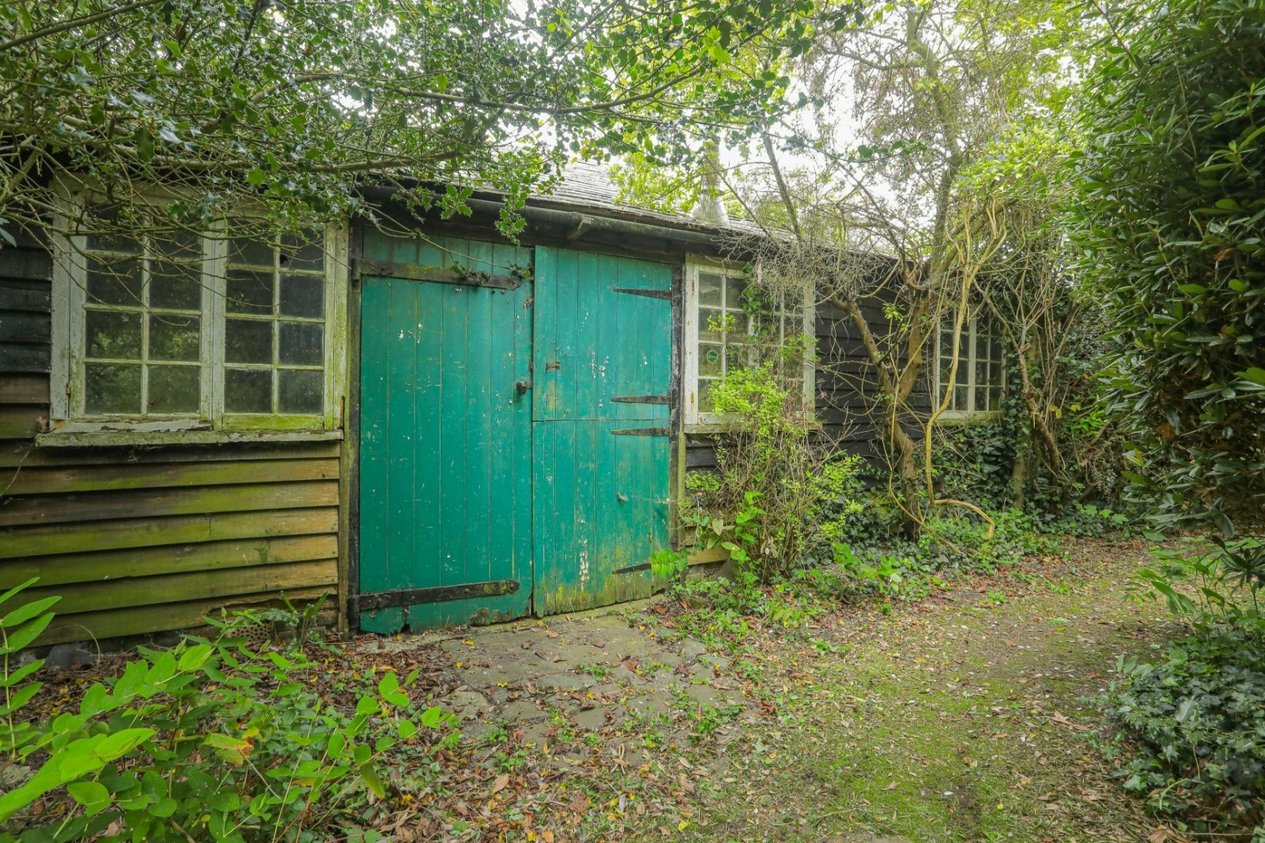 Properties For Sale in The Street Deal