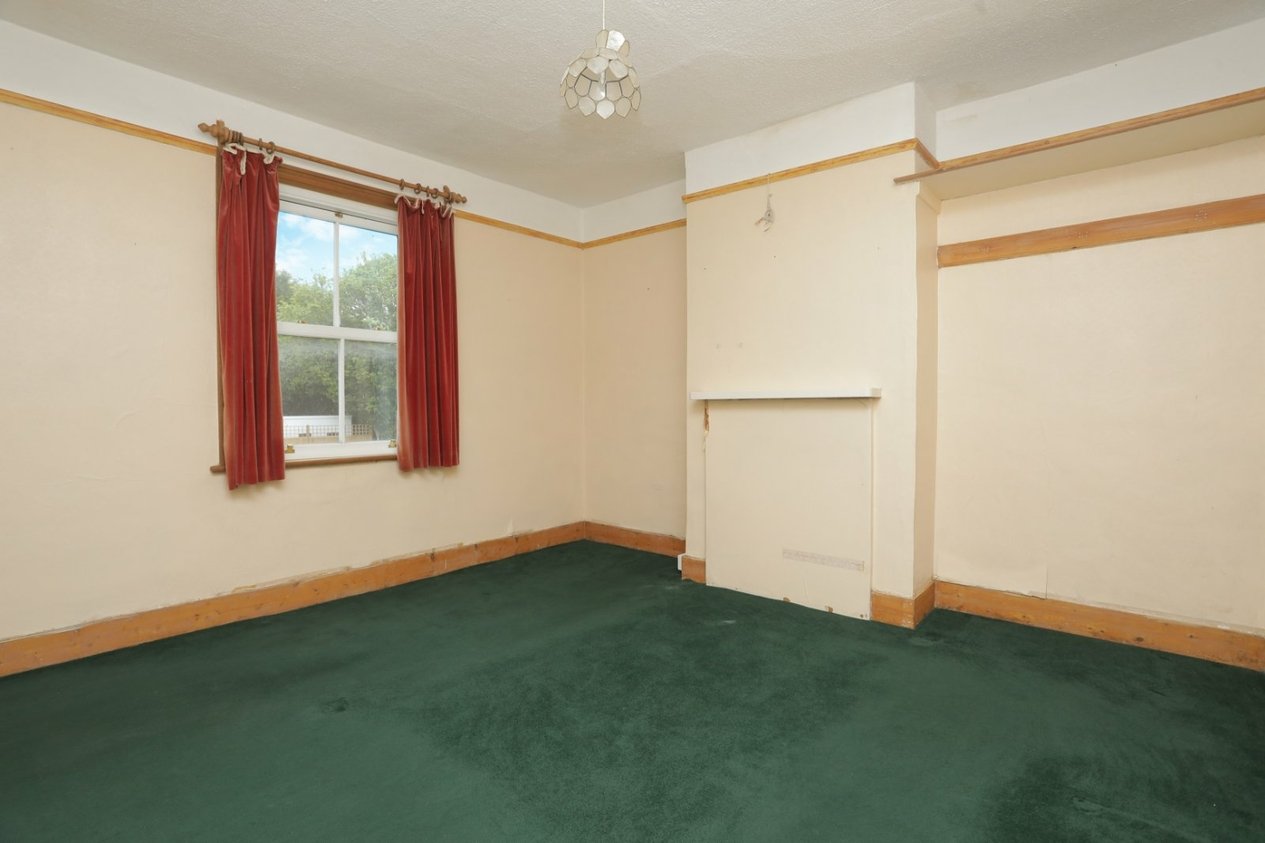 Properties For Sale in The Street Deal