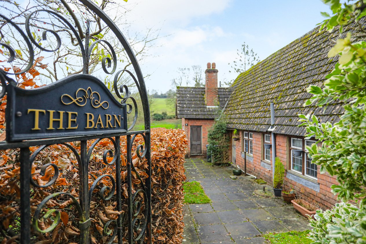 Properties Under Offer in The Street Denton