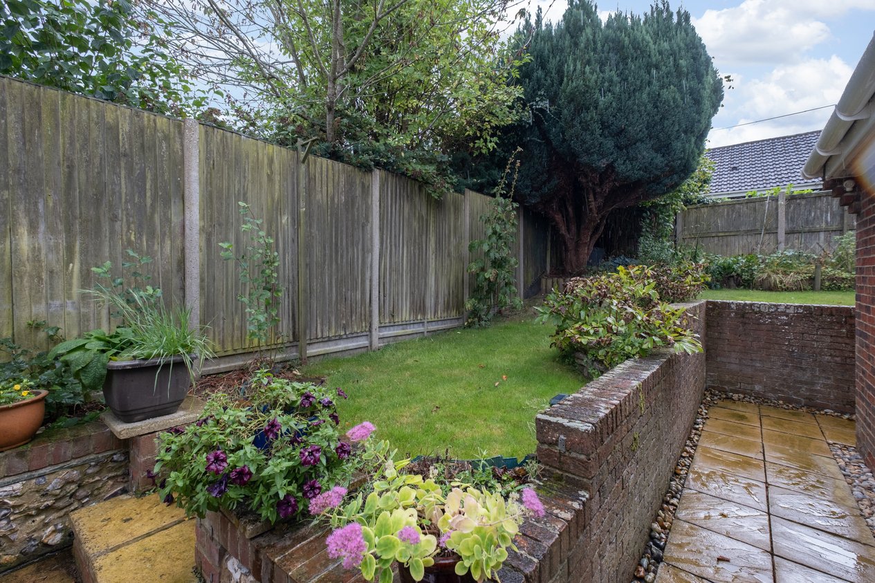 Properties Under Offer in The Street Kingston