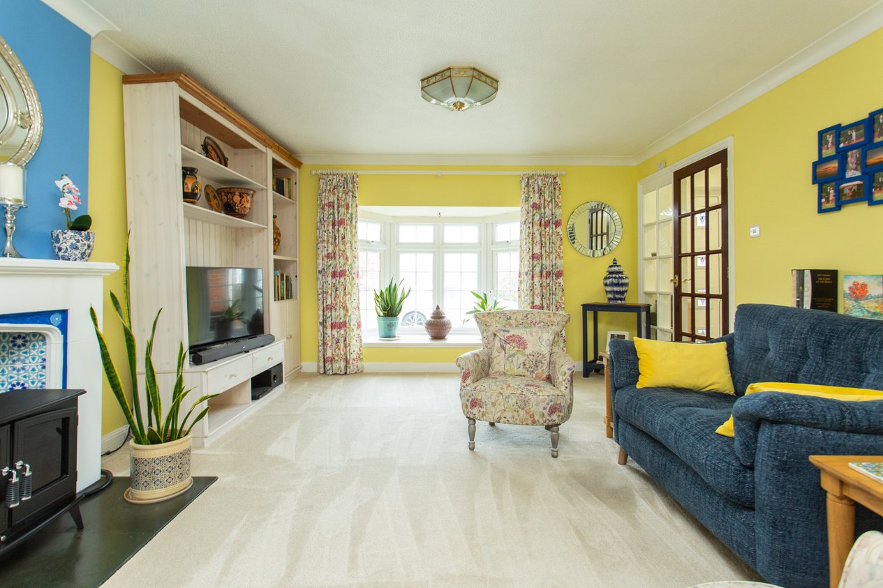 Properties Under Offer in The Street Kingston