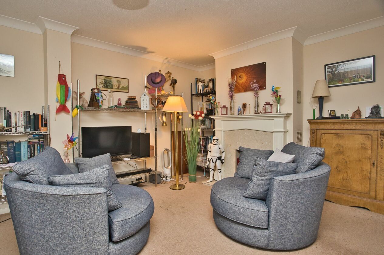 Properties For Sale in The Street  Newington