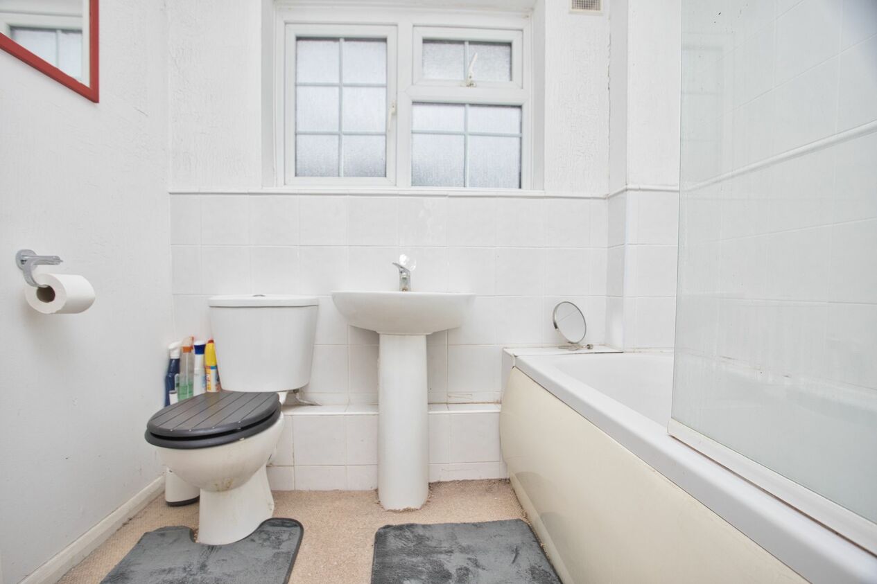 Properties For Sale in The Street  Newington