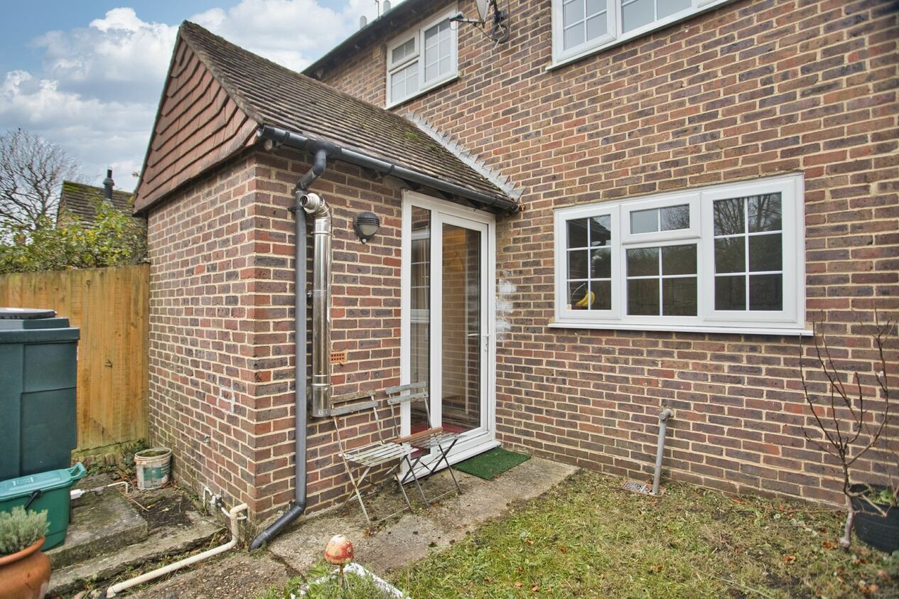 Properties For Sale in The Street  Newington