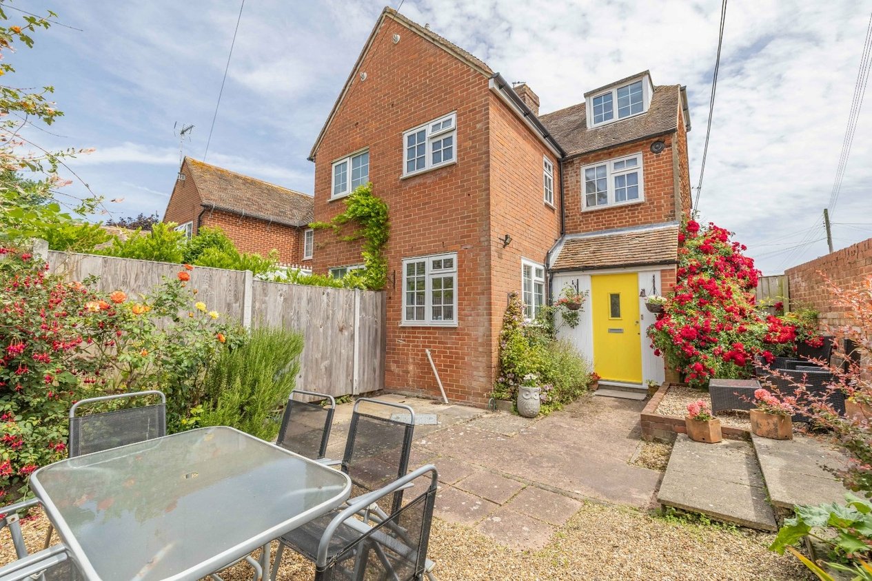 Properties For Sale in The Street Staple