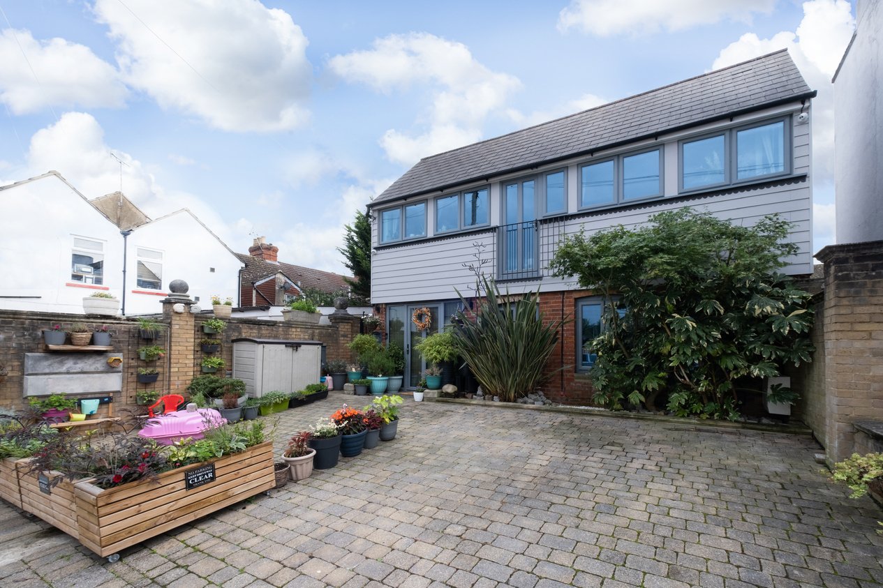Properties Under Offer in Tufton Road Ashford