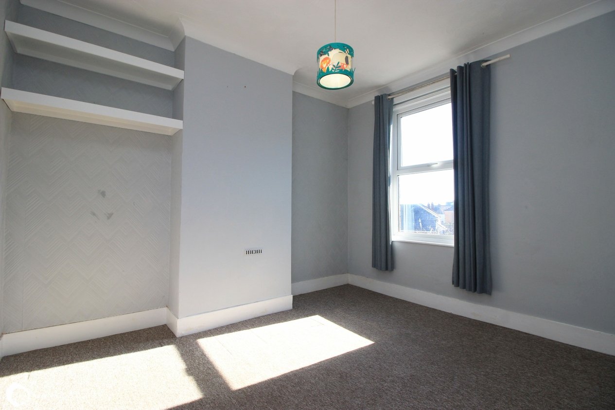 Properties Under Offer in Vale Road 