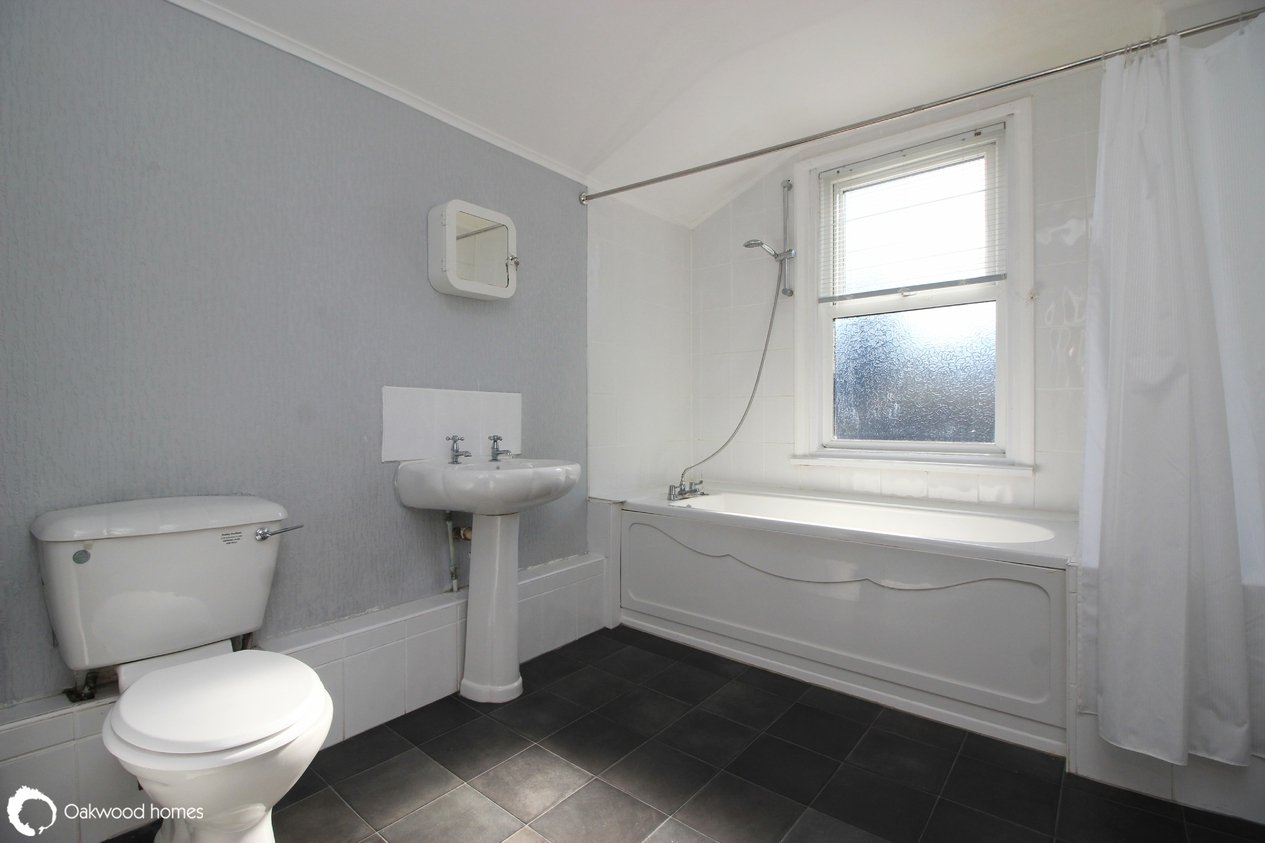 Properties Under Offer in Vale Road 